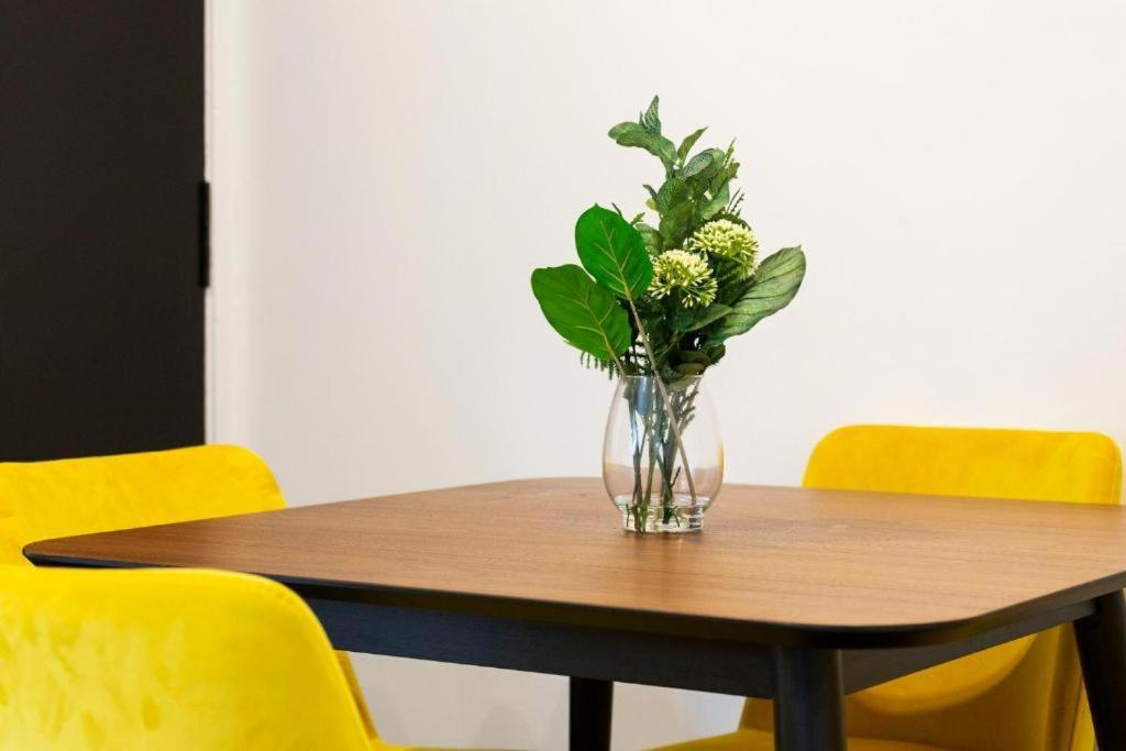 Stylish 3 Bed Edinburgh Abode-Parking And Garden Leilighet Eksteriør bilde