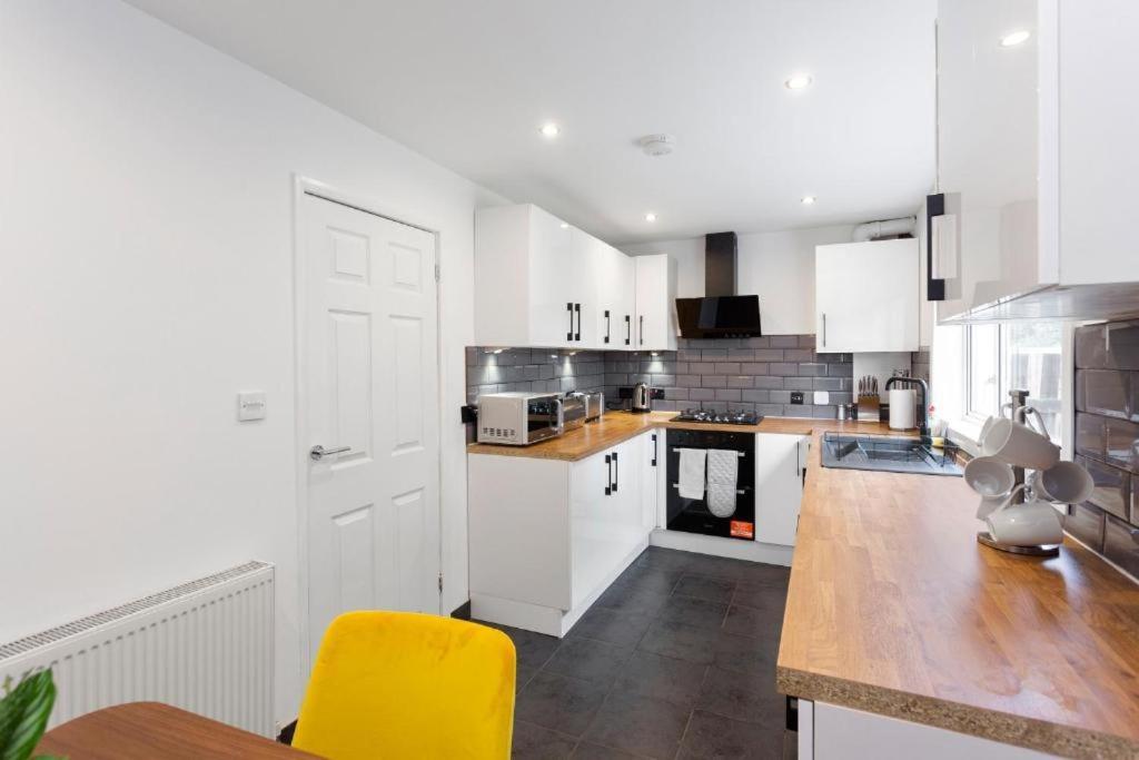 Stylish 3 Bed Edinburgh Abode-Parking And Garden Leilighet Eksteriør bilde